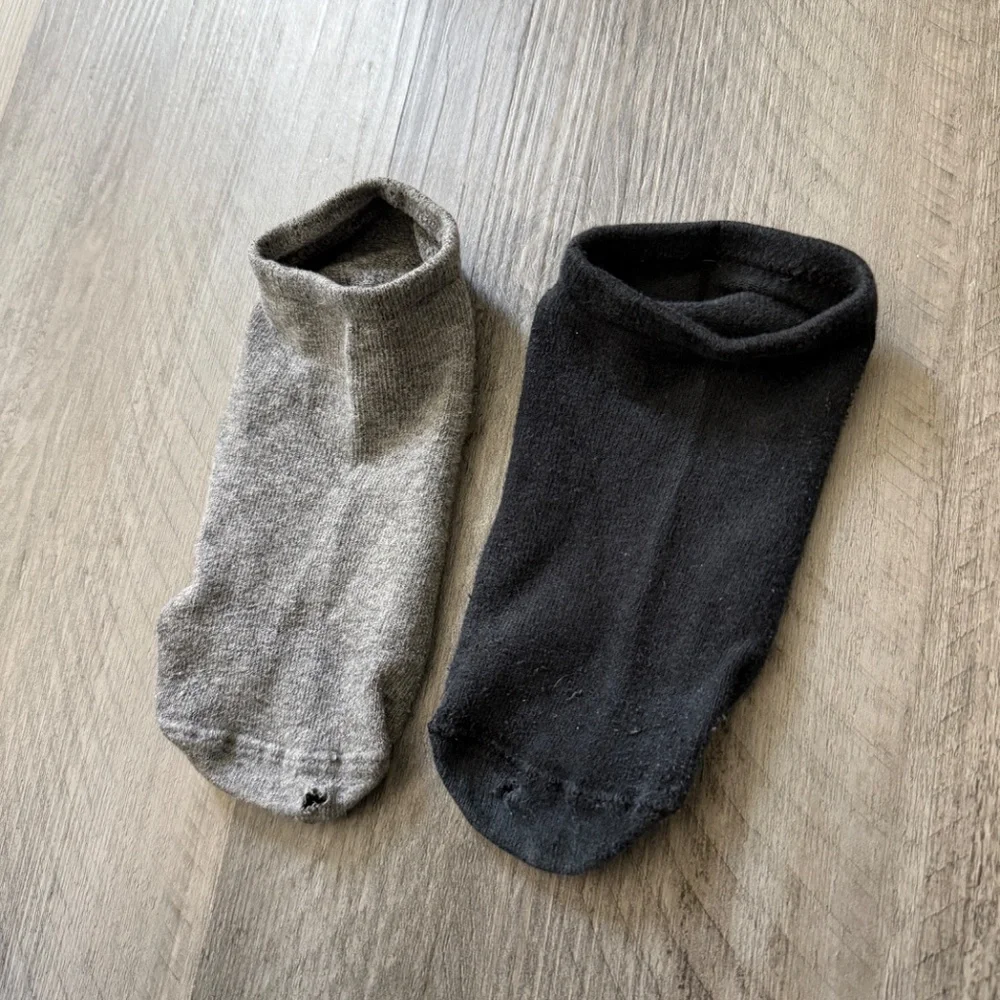 Mismatched Black Gray Ankle Socks Gym Workout Used Women’s Athleisure